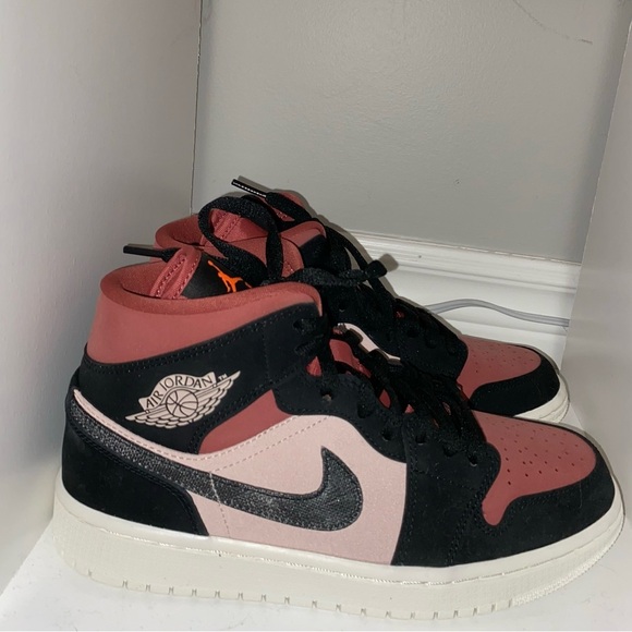 Jordan 1 Canyon Rust - Picture 1 of 5